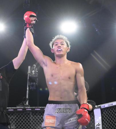 　勝利した小柴亮太（撮影・堀内翔）