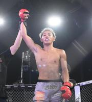 　勝利した小柴亮太（撮影・堀内翔）