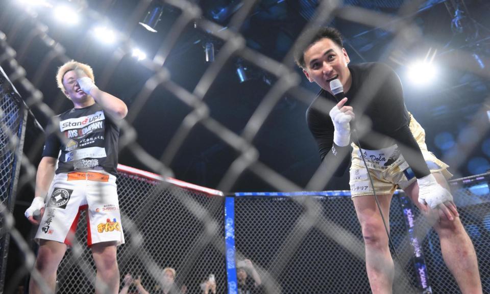 　試合後に笑顔を見せるこめお、超１０人ニキ（左）（撮影・堀内翔）