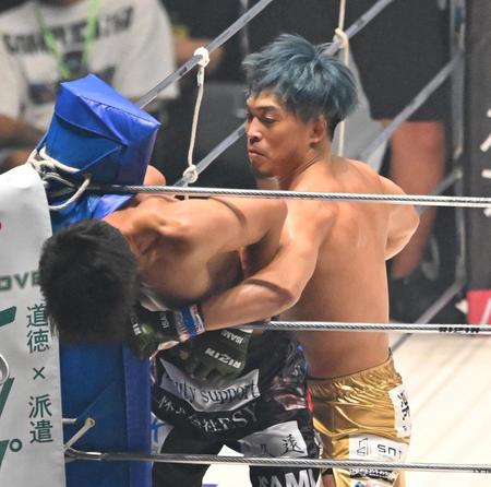 【写真】さすが元レスリングのメダリスト　太田忍が見せた強烈ジャーマン