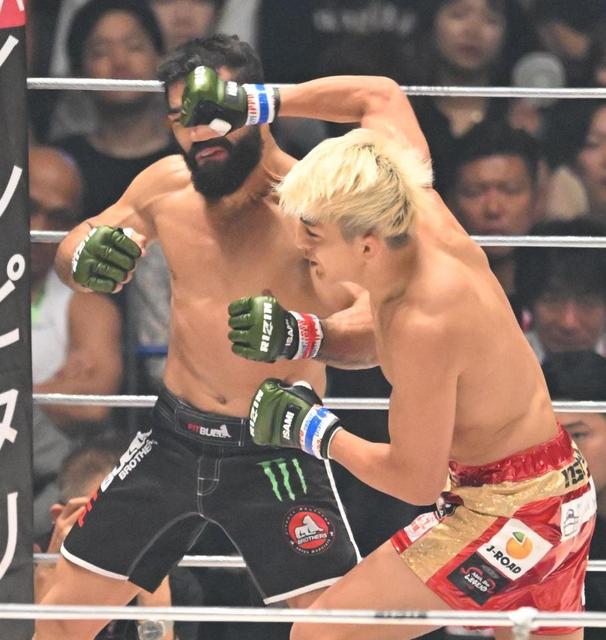 RIZINで大波乱 鈴木千裕がベラトール王者のパトリシオに衝撃KO