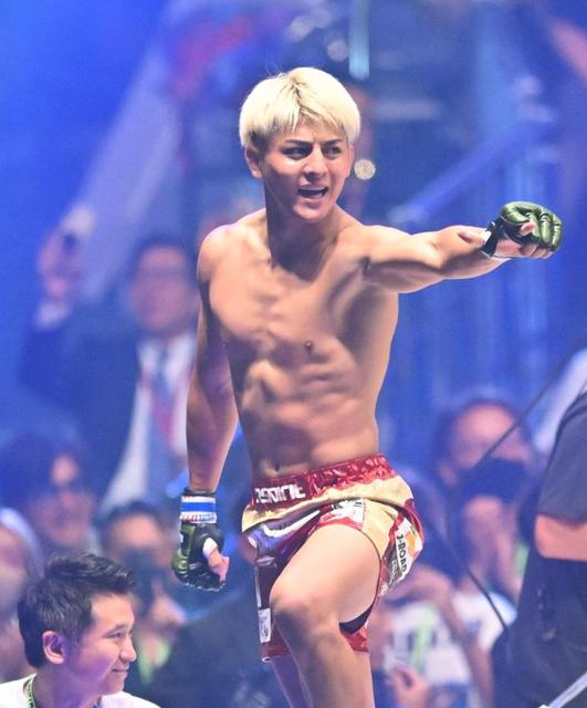 衝撃の大番狂わせ KO勝ちの鈴木千裕は「俺のパンチは世界で通用した