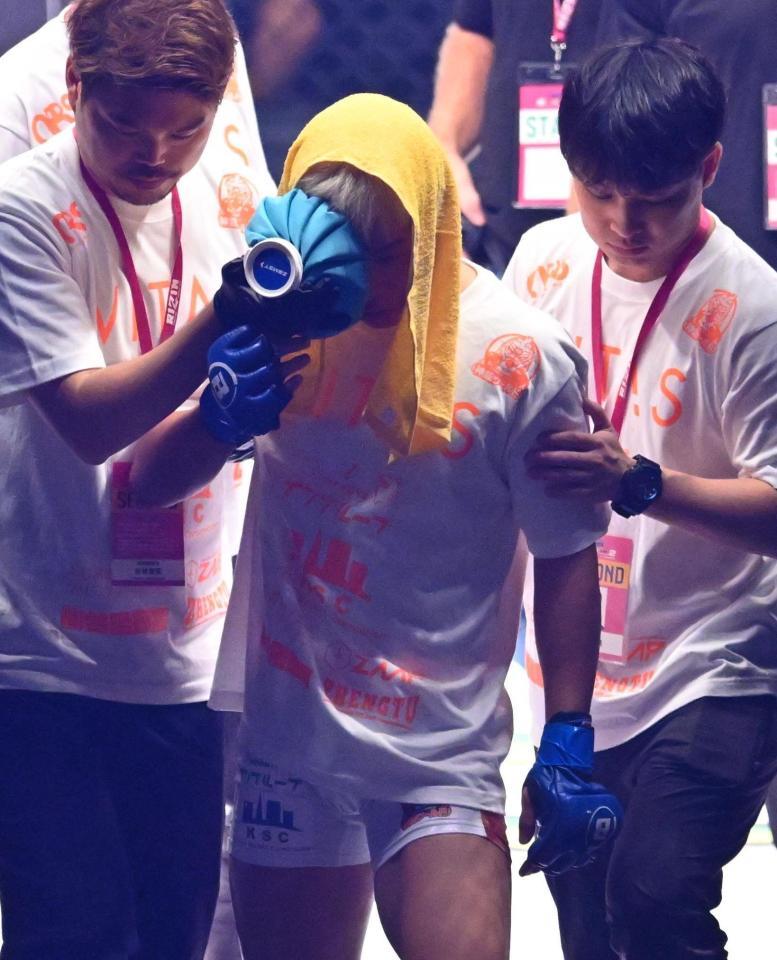 　ケージを降りる神龍誠