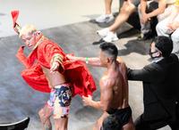 　オーディションで揉める天野敬紀（左）と岡田竜也（中央）