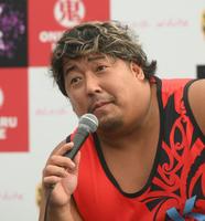 　前日会見に臨むノッコン寺田（撮影・堀内翔）