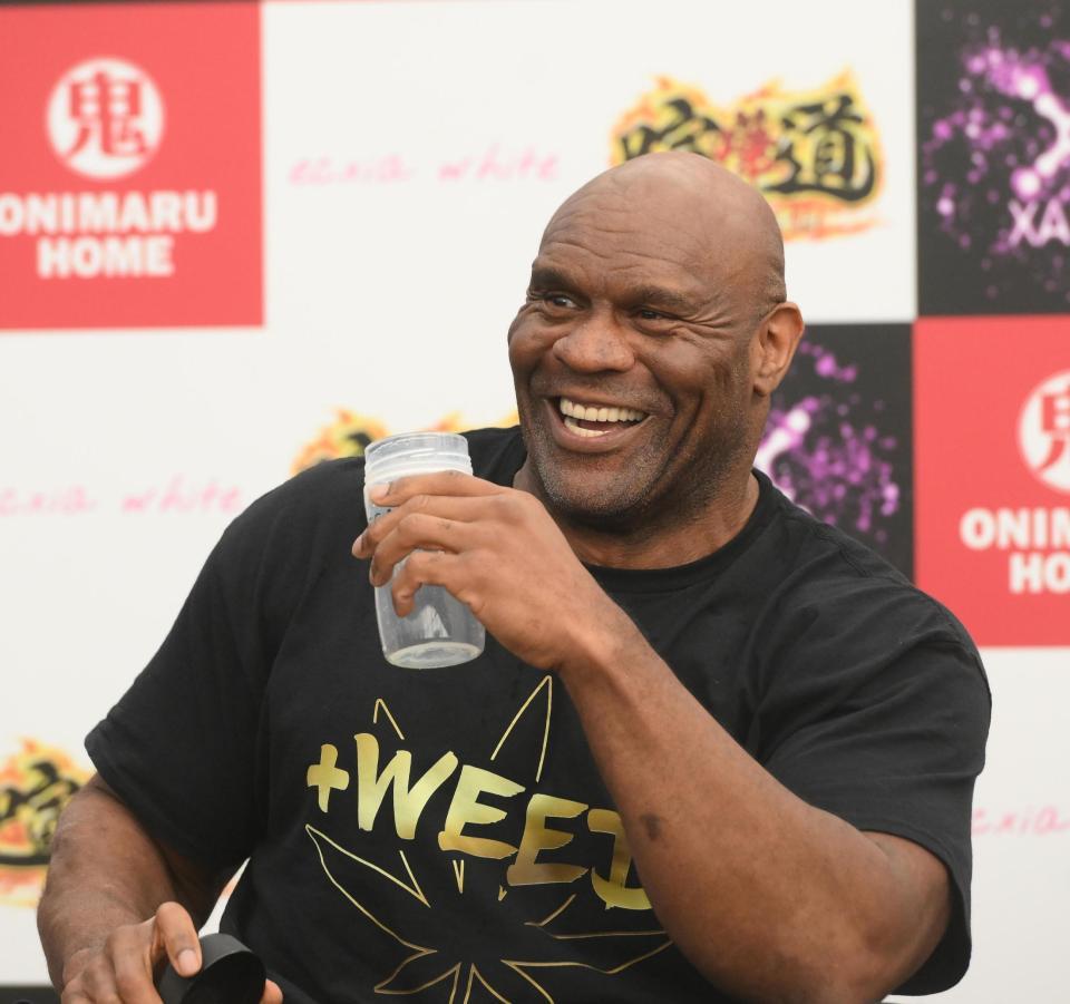 　前日会見に臨むボブ・サップ（撮影・堀内翔）