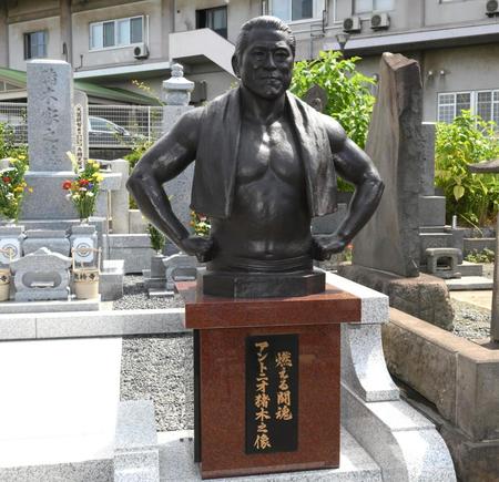 　一周忌でお披露目されたアントニオ猪木さんのブロンズ像（撮影・堀内翔）