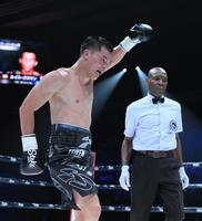 　８回、ルイス・グスマンからダウンを奪い、ガッツポーズの那須川天心（撮影・伊藤笙子）