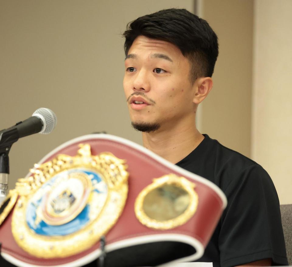 　激闘を振り返る中谷潤人（撮影・吉澤敬太）