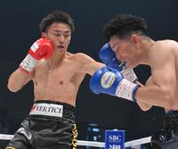 　２回、吉田京太郎（右）を攻める政所椋（撮影・伊藤笙子）