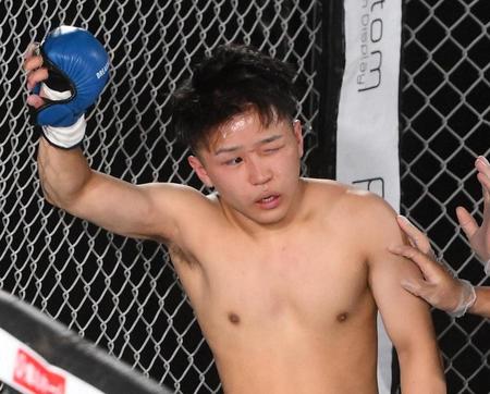 　左目を負傷するレオ（撮影・堀内翔）