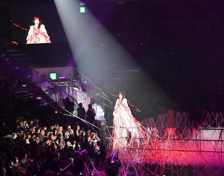 　引退セレモニーをする赤井沙希（撮影・佐々木彰尚）