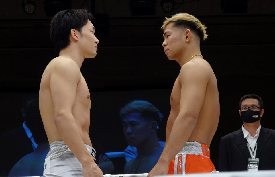 　「ＦＩＧＨＴ　ＣＬＵＢ」公開計量に臨んだ朝倉未来（左）とＹＡ－ＭＡＮ