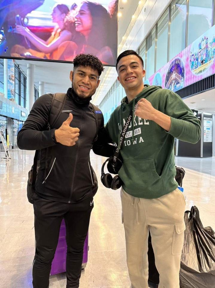 　井上尚弥のスパーリングパートナーを務めるクリスチャン・クルス（左）とホセ・サラス・レイジェスが来日（大橋ジム提供）