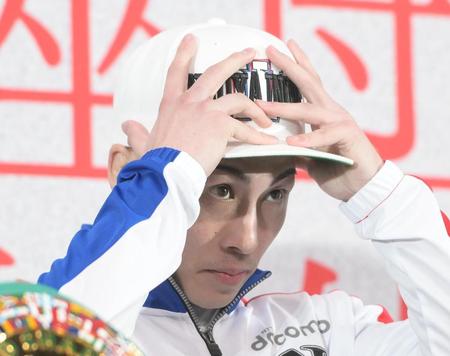 　試合後の会見に臨む井上尚弥（撮影・堀内翔）