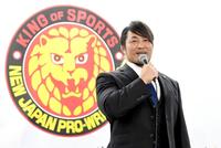 　力強く抱負を語る新日本プロレス・棚橋弘至新社長（撮影・佐藤厚）