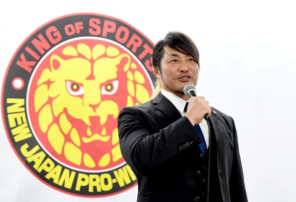 　力強く抱負を語る新日本プロレス・棚橋弘至新社長（撮影・佐藤厚）