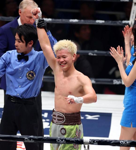 那須川天心がプロ3戦目で初TKO勝ち 4回開始も相手右足首負傷で
