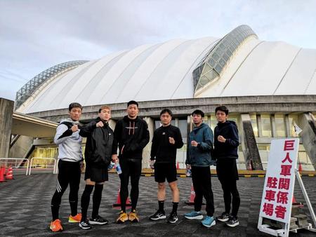 　宮崎合宿中の（左から）山崎海斗、デカナルド闘凜生、国本陸、西田凌佑、井上彪、古谷昭男