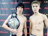 　計量を終えた松本圭佑（左）と前田稔輝