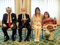 　記者会見に出席した（左から）初代タイガーマスク、新間寿、ジャガー横田、Ｓａｒｅｅｅ