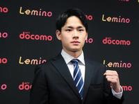 　記者会見に出席した坂井優太