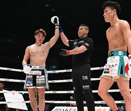 　ＫＥＮＴＡ（右）に勝利したＹＵＲＡ