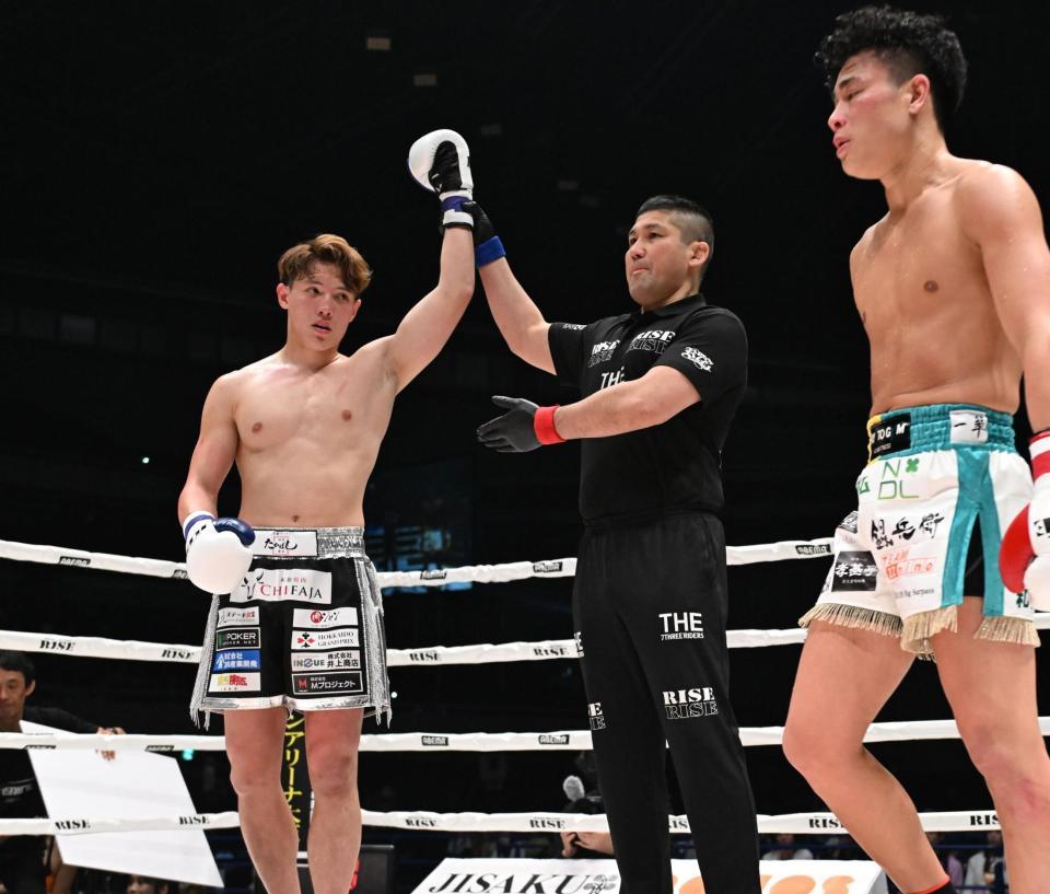 　ＫＥＮＴＡ（右）に勝利したＹＵＲＡ