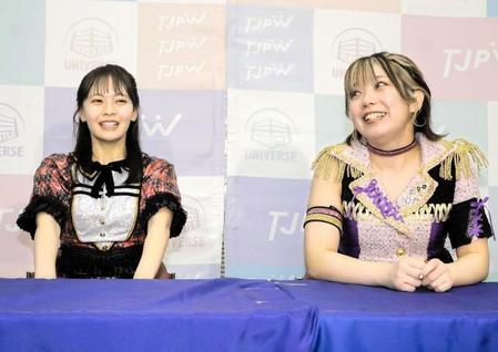 　白星デビューに笑顔の湯本亜美。右は角田奈穂