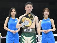 　初防衛を果たしたユーリ阿久井政悟（撮影・伊藤笙子）