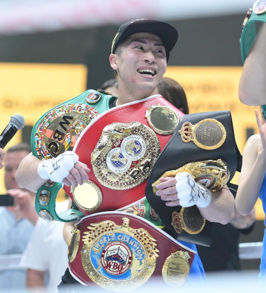 　ルイス・ネリを下し、笑顔を見せる井上尚弥＝６日