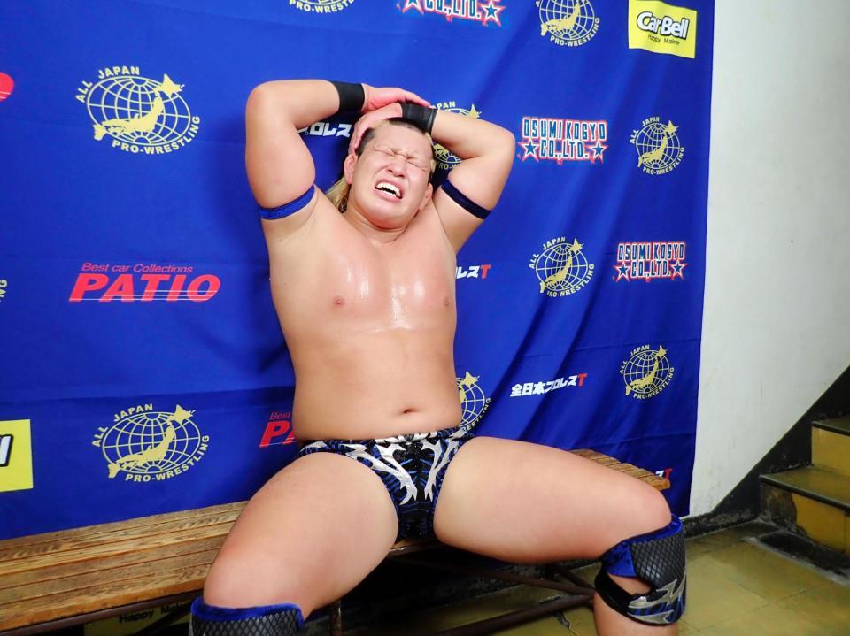 　ＥＣ３に敗れてＮＷＡ世界ヘビー級王座奪取に失敗した本田竜輝