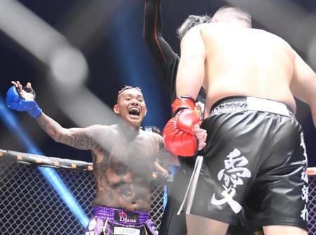 【写真】放送事故寸前 因縁戦直前のラッパーが生放送でブチギレ 殺気立つ現場に女子アナ涙声