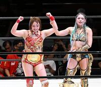 　ジュリアに勝利したＳａｒｅｅｅ（左）