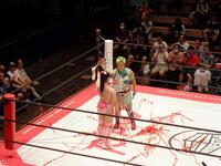 　東京プリンセスカップに優勝し、プリンセス・オブ・プリンセス王者の渡辺未詩（手前）に挑戦を迫る水波綾