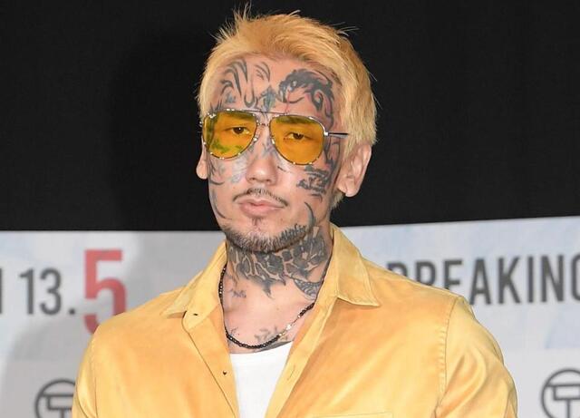 アウトローのカリスマ”瓜田純士が「20年前」の写真公開 金髪の現在と