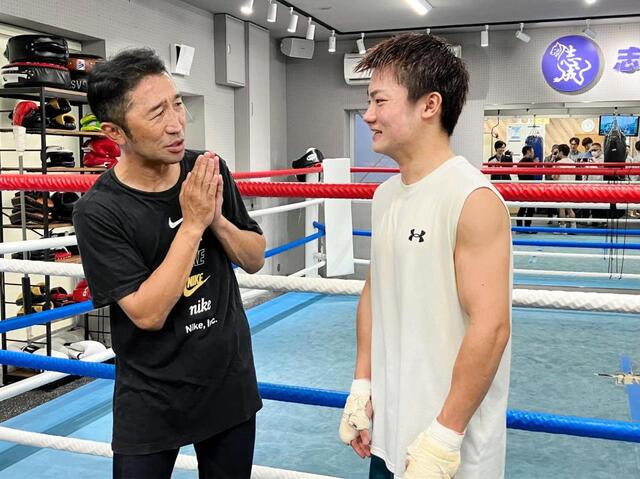内藤大助氏がフライ級ホープの吉良大弥と対面 左フック受け「ヤバいぞ