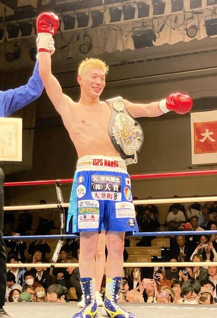 日本Sフライ級王者・高山涼深がKO防衛「偉大な先輩たちを抜かしたい