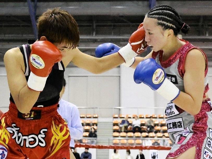 ２連勝を飾った高倉日向（右）