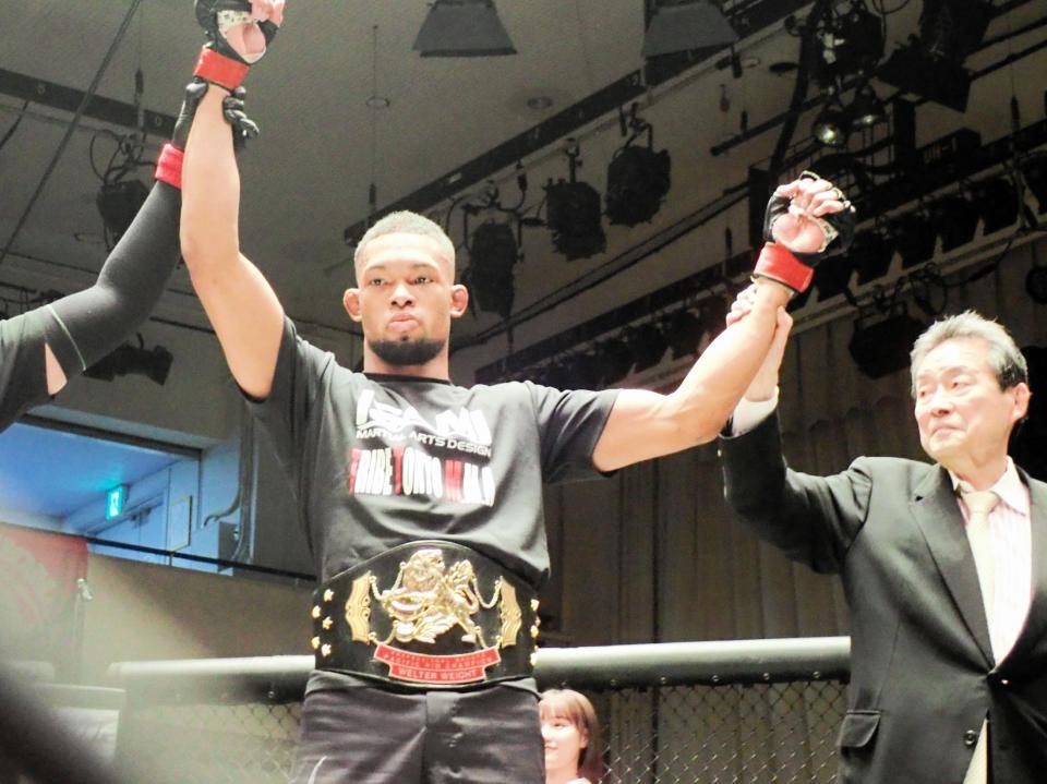 　環太平洋ライト級王者となったエフェヴィガ雄志