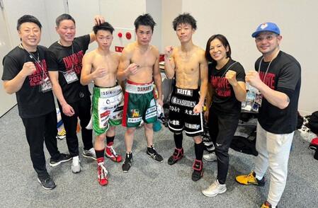 　勝利を飾った（左３人目から）高田龍輝、前林良則、福本圭太