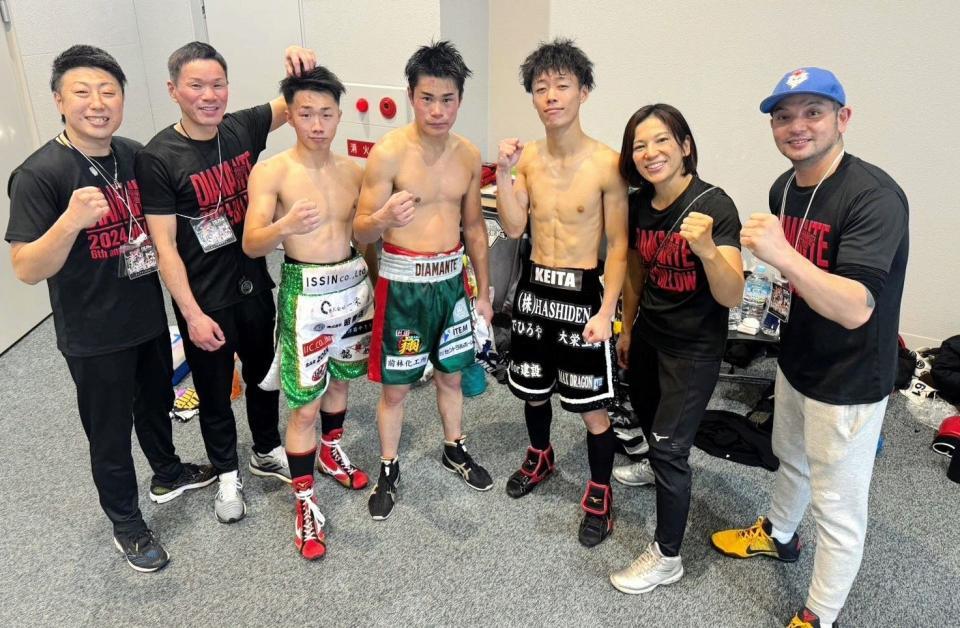 　勝利を飾った（左３人目から）高田龍輝、前林良則、福本圭太