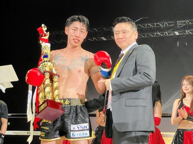 純キック55キロ最強は森岡悠樹！壱との倒し倒されの死闘をKOで制す