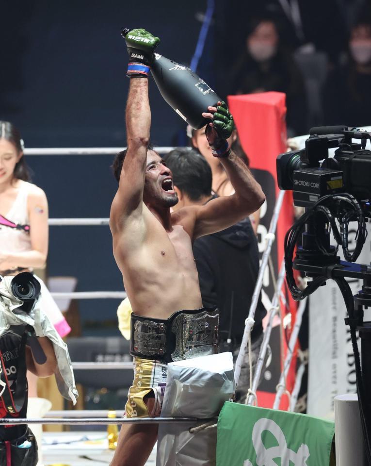 異例の年越し王座戦 クレベル・コイケが涙の王座奪還で絶叫「1、2