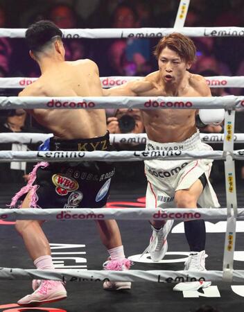 　１回、金芸俊を攻める井上尚弥（右）