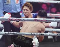 　２回、金芸俊（手前）を攻める井上尚弥