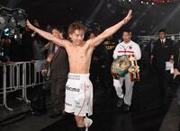 　歓声に応えながら引き上げる井上尚弥（撮影・堀内翔）