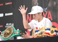 　試合後の記者会見で余裕の表情を見せる井上尚弥（撮影・堀内翔）