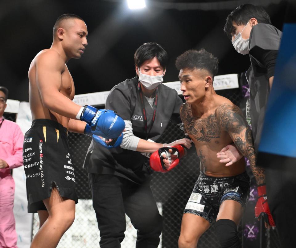 　加藤瑠偉（左）に敗れた関谷勇次郎（撮影・堀内翔）