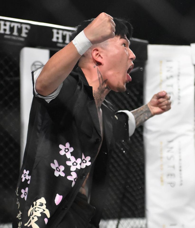 　試合前にハカを披露するシェンロン＝２５日